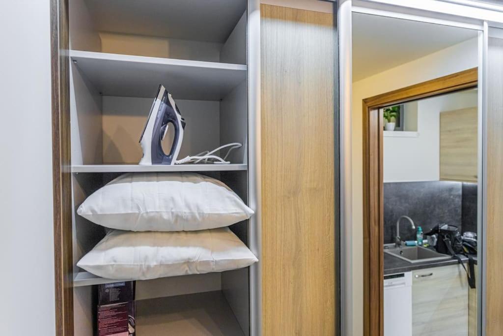 Flat With Bathtub & Balcony, Only 12min Centrum, 200mb Wifi Appartement *