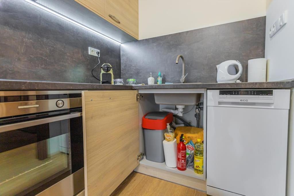 Appartement Flat With Bathtub & Balcony, Only 12min Centrum, 200mb Wifi