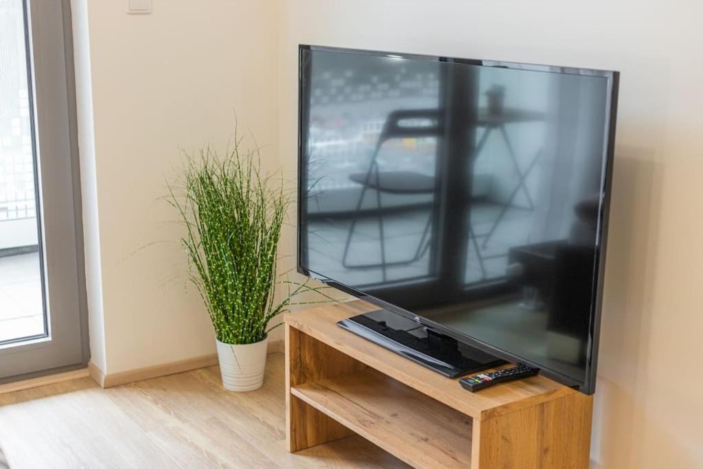 Flat With Bathtub & Balcony, Only 12min Centrum, 200mb Wifi Appartement